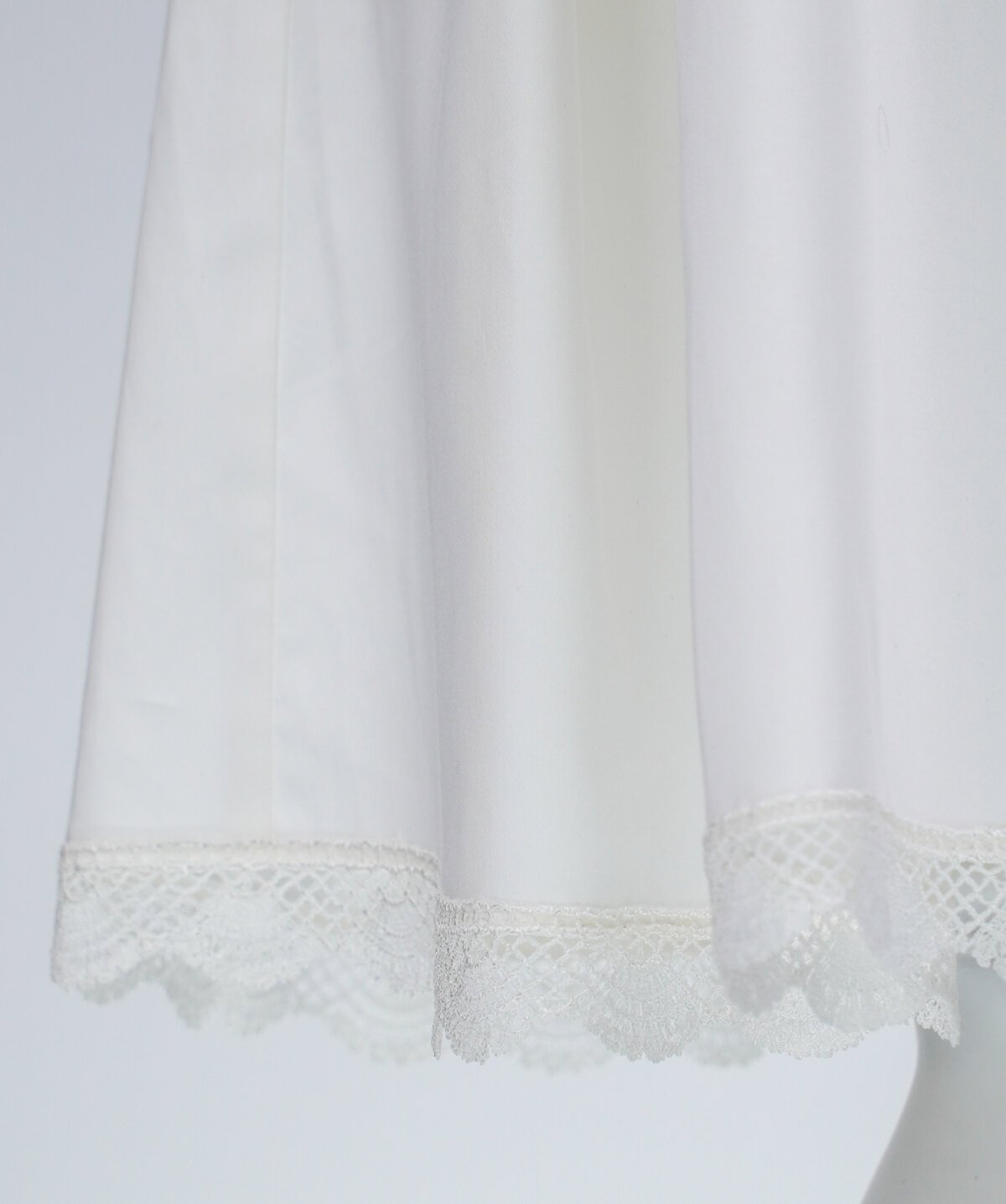 AĞ PİLELİ ELBİSE